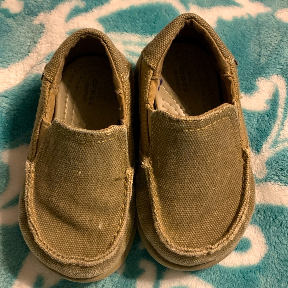 Infant boys crocs size 6